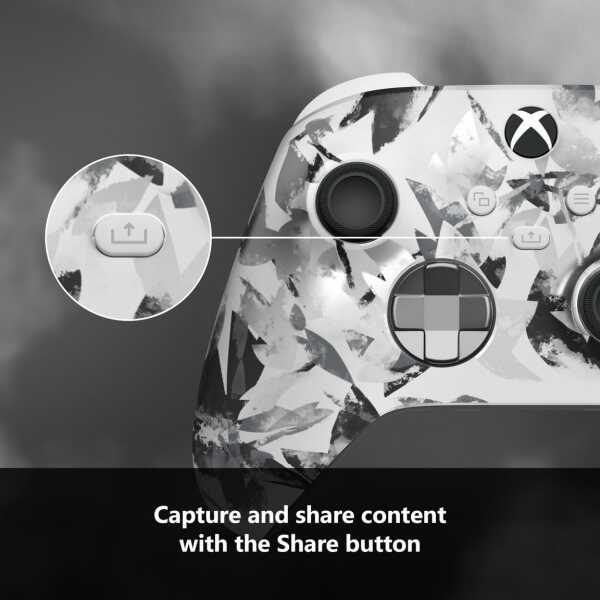 Close-up of Xbox Series X Storm Breaker controller with Share button highlighted.